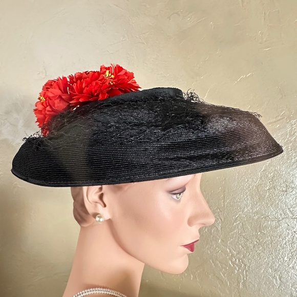 HEAVENLY 1950s\' BLACK STRAW CARTWHEEL HAT + VEILING + RED FABRIC FLOWERS main image 11